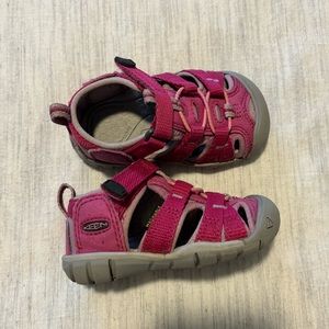 Pink Keen Seacamp II Toddler Size 5